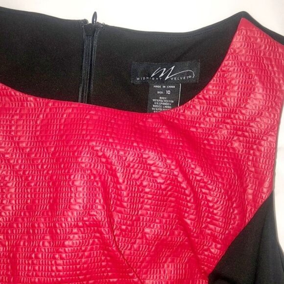 Midnight Velvet Red & Black Sleeveless Sheath Dress With Textured Front & Zipper - Picture 4 of 8
